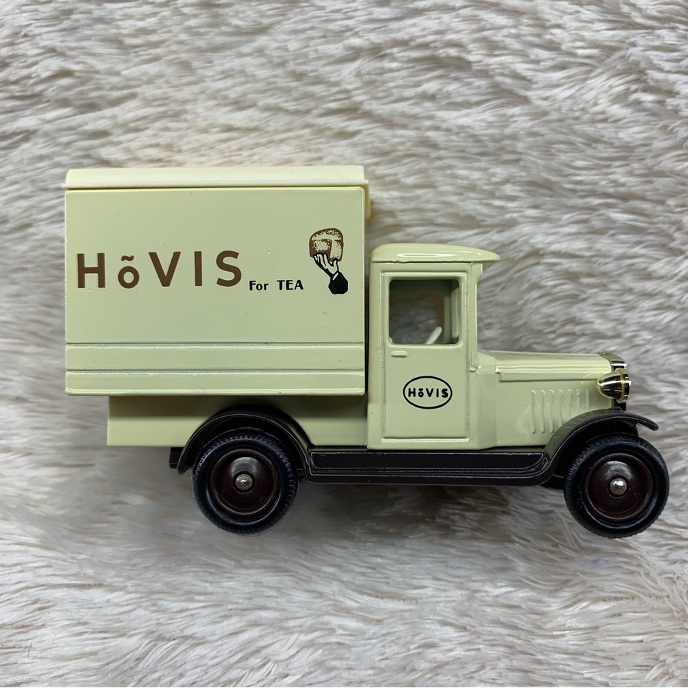 Lledo No. 51002 – 1934 Chevrolet Box Van | Vintage Die-Cast "HOVIS BREAD” Livery